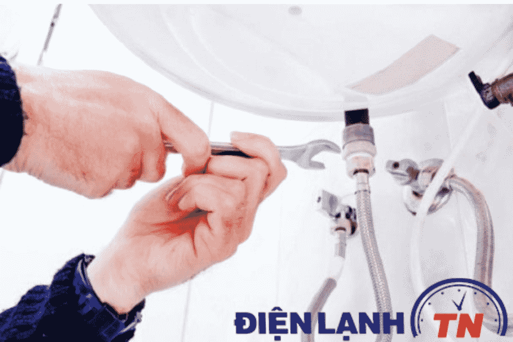 vệ sinh máy nước nóng Ariston