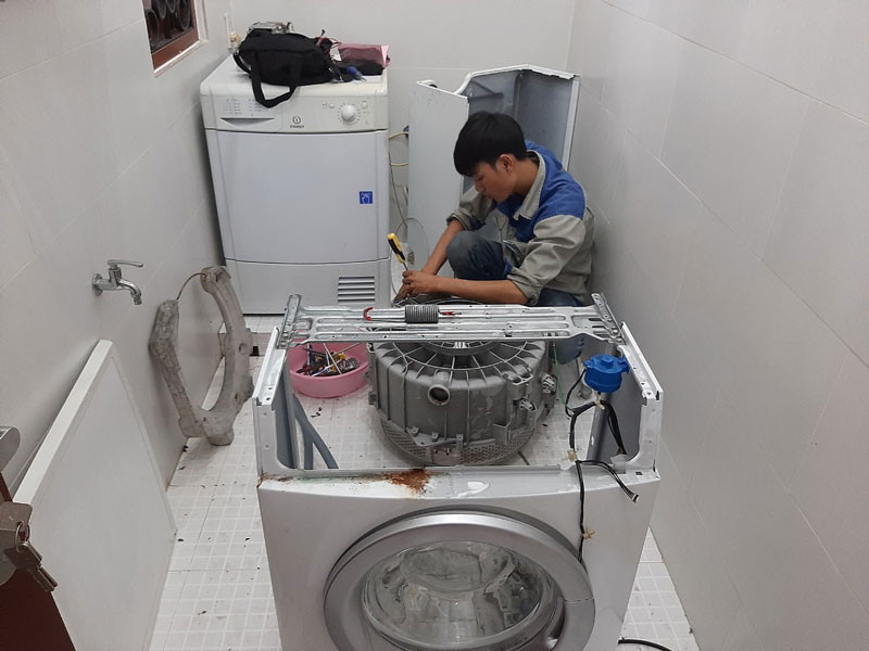 Vệ sinh máy giặt cửa ngang bao nhiêu tiền? 